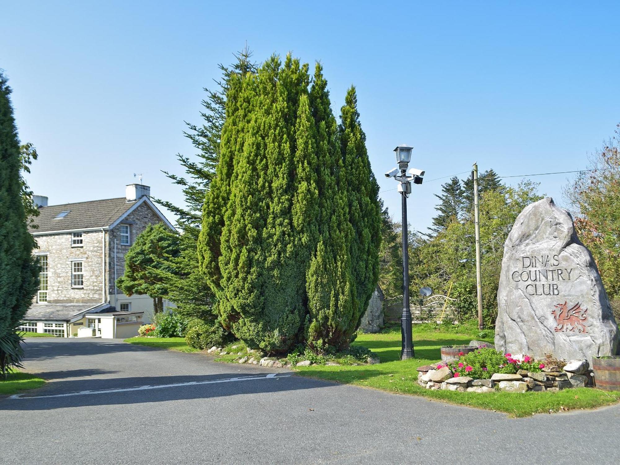 Villa Hay Barn - Dinas Country Club Exterior foto